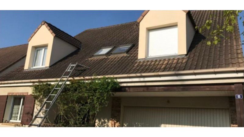Entretien complet d’une toiture polluée par la mousse, les lichen ou le temps nettoyage sans produits nocifs à Cazères