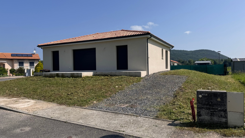 Intervention rapide pour un débroussaillage de terrain dense autour d'une maison neuve à Loures-Barousse en Hautes-Pyrénées (65) en Occitanie