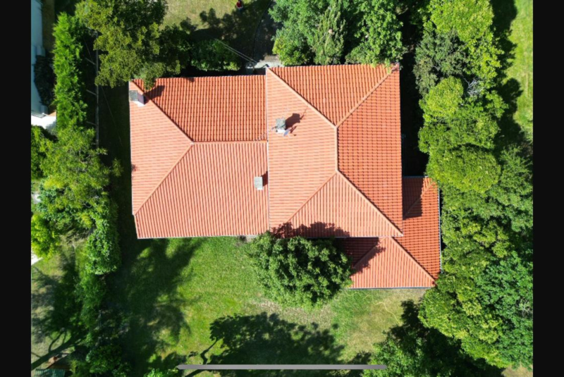 Entretien de toiture à Cazères et ses environs | Nettoyage en profondeur avec démoussage curatif et traitement hydrofuge professionnel