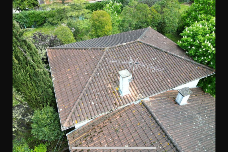 Entretien de toiture à Cazères et ses environs | Nettoyage en profondeur avec démoussage curatif et traitement hydrofuge professionnel